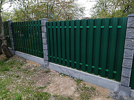 Забор из металлоштакетника на сборном фундаменте с декоративными столбами. Май 2020 6