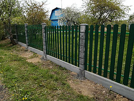 Забор из металлоштакетника на сборном фундаменте с декоративными столбами. Май 2020 5