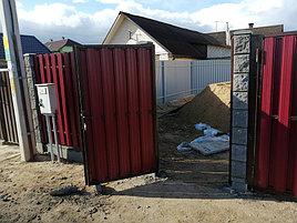 Забор из металлоштакетника на сборном фундаменте, Минск, апрель 2020 3