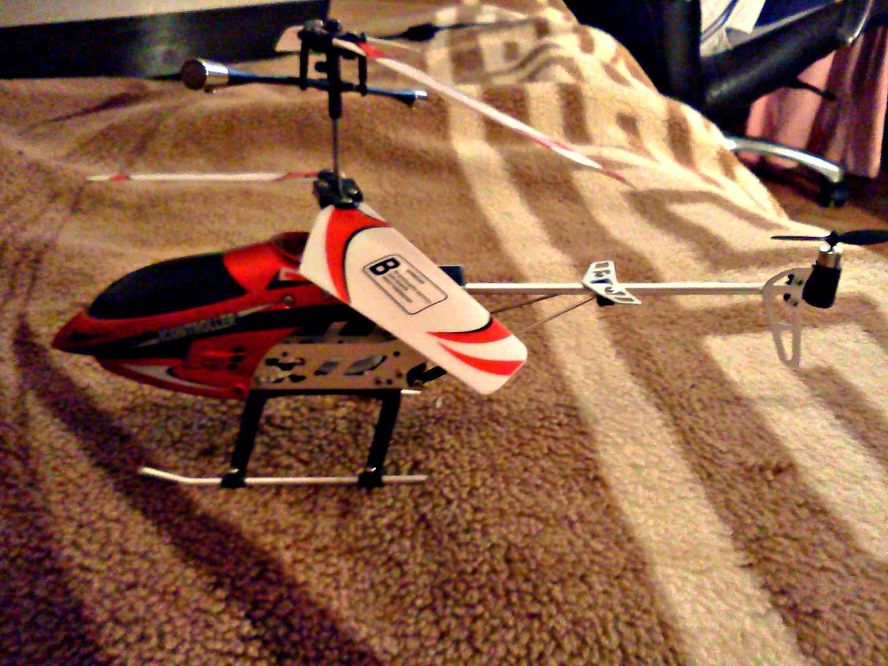 Детский радиоуправляемый вертолет акула 995i с возможностью управления со смартфона либо планшета - фото 3 - id-p8376950