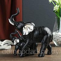 Сувенир полистоун "Слон африканский чёрный со слонятами" серебряные ушки 18,5х17х9 см, фото 3