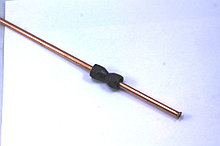 Трубка для компрессора медная ( L-40 см, d-6 mm, с двумя накидными гайками  М12 под ключ 16)