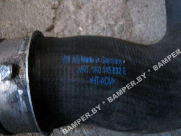Патрубок интеркулера 1K0145832E Volkswagen Golf 5, Фольксваген Гольф 5 2004-2008 гг.в.
