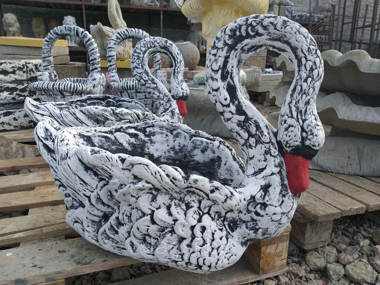 Лебедь (бетон)