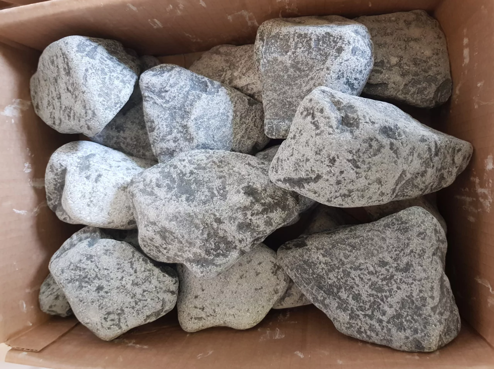 Камни для бани Габбро-диабаз обвалованный (мелкий, 50-90мм), 20 кг" - фото 1 - id-p126936065