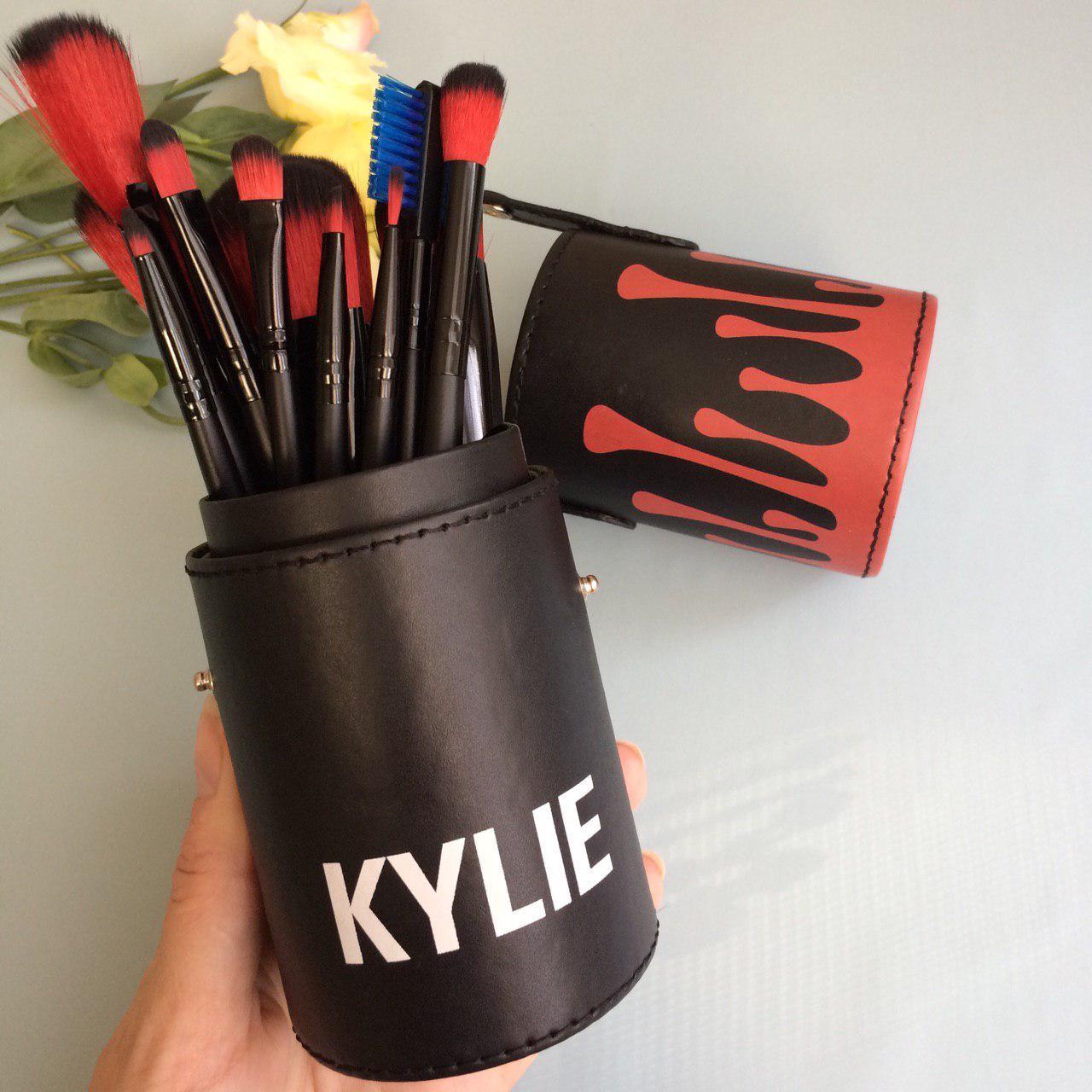 Набор кистей для макияжа в тубусе KYLIE RED/Black, RED/White 12 шт - фото 4 - id-p127141983