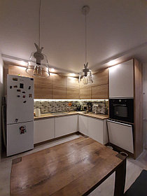 Кухня белая матовая и ДСП Дуб Небраска