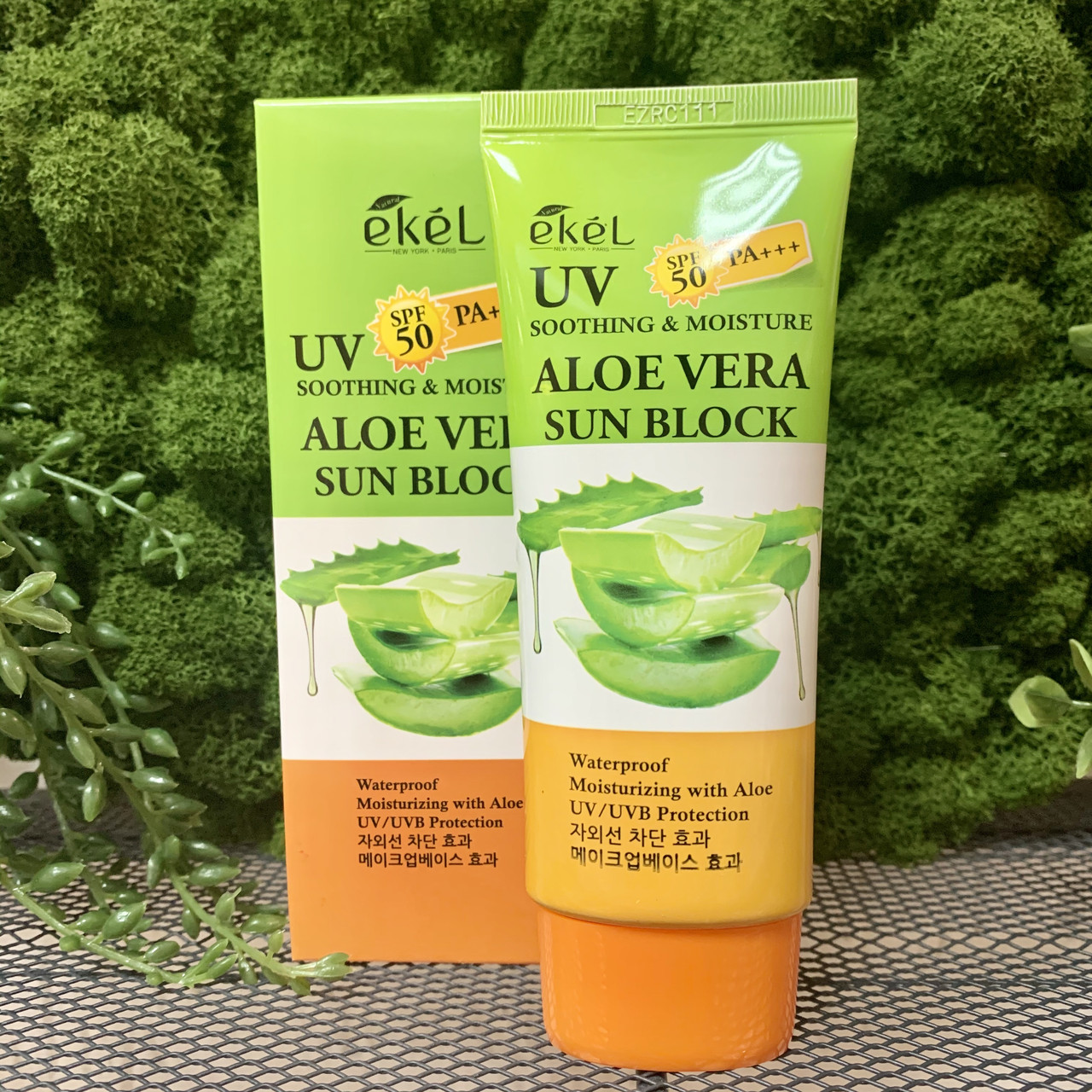 Солнцезащитный крем для лица и тела с алоэ EKEL Soothing and Moisture Aloe Vera Sun Block SPF50+/PA+++, 70 мл