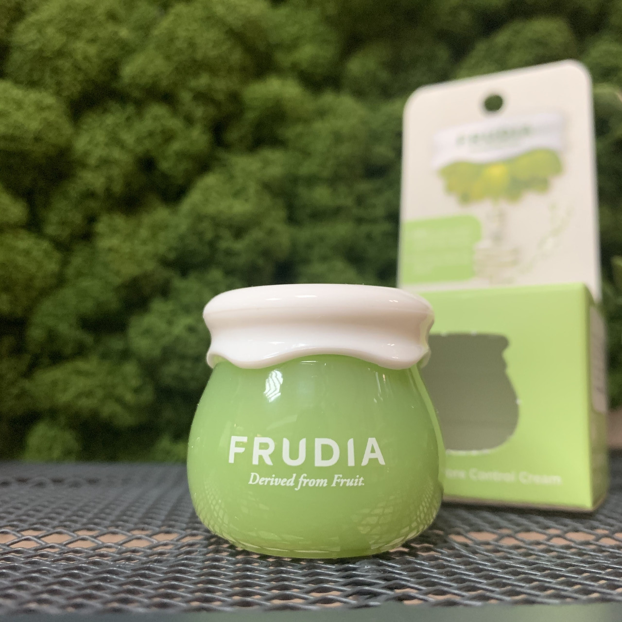 Крем для лица с зеленым виноградом (миниверсия) Frudia Green Grape Pore Control Cream,10 гр - фото 1 - id-p127759899