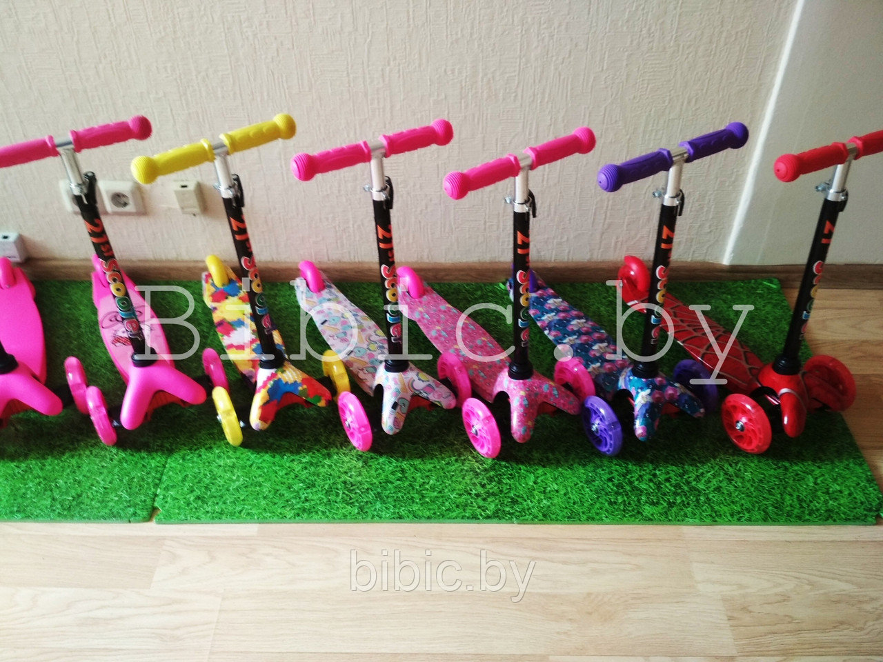 Самокат МИНИ 21st SCOOTER со светящимися колесами