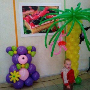 Пальма с обезьянами из шаров