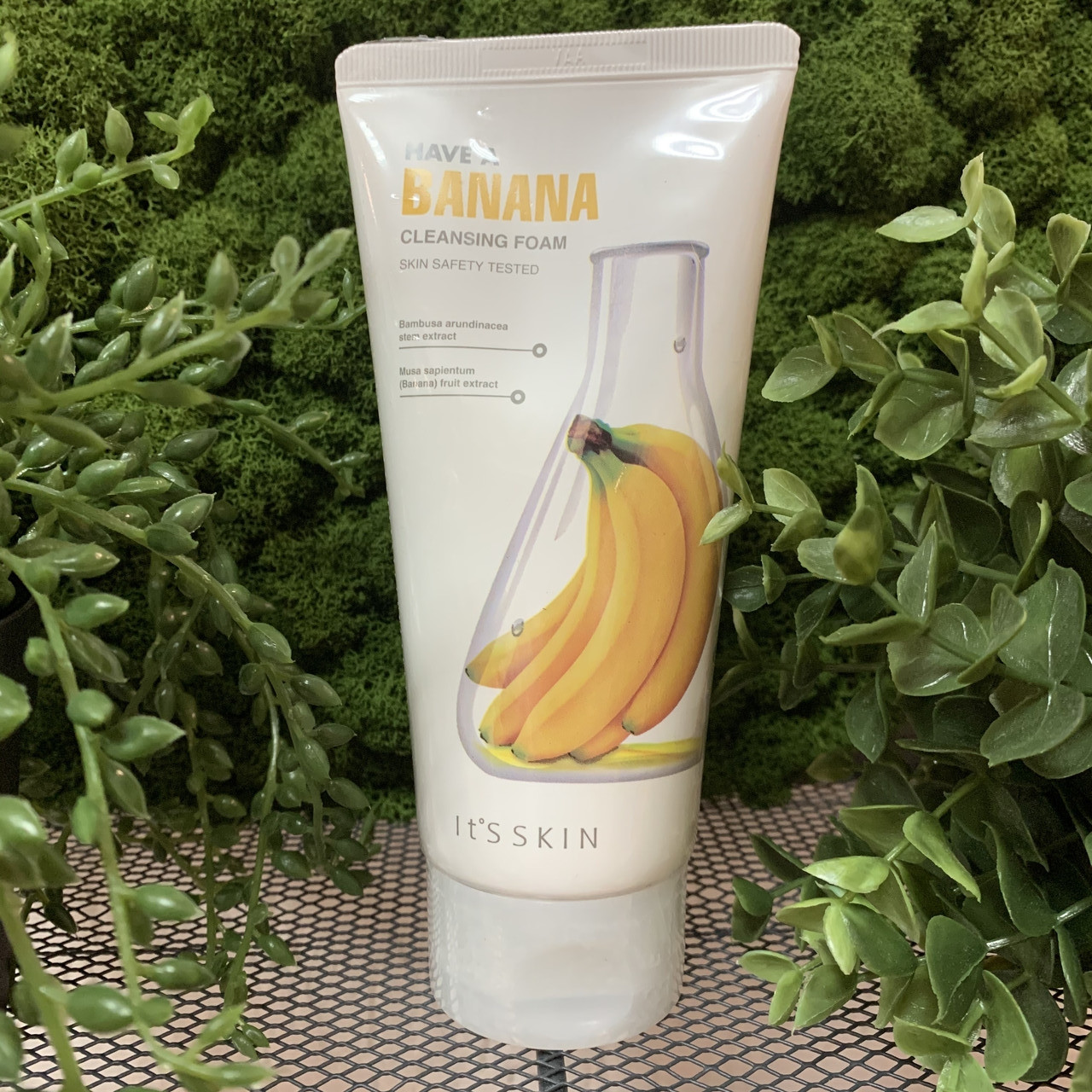 Пенка для умывания питательная с экстрактом банана It's Skin Have a Banana Cleansing Foam, 150 мл