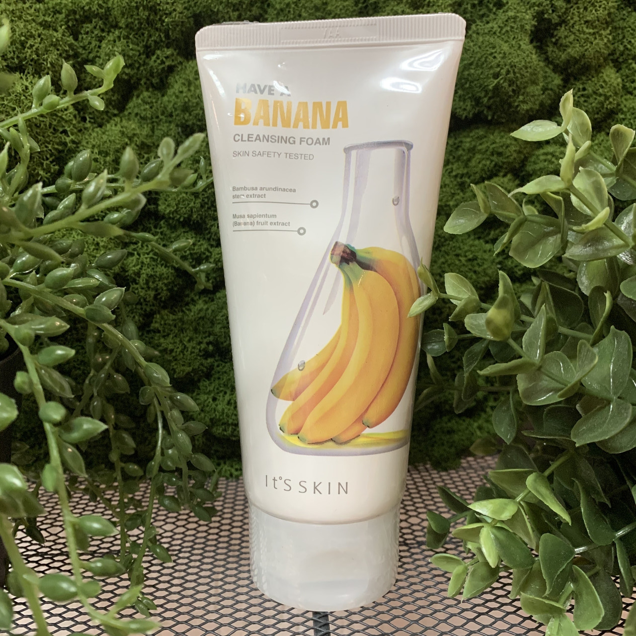 Пенка для умывания питательная с экстрактом банана It's Skin Have a Banana Cleansing Foam, 150 мл - фото 1 - id-p128279119