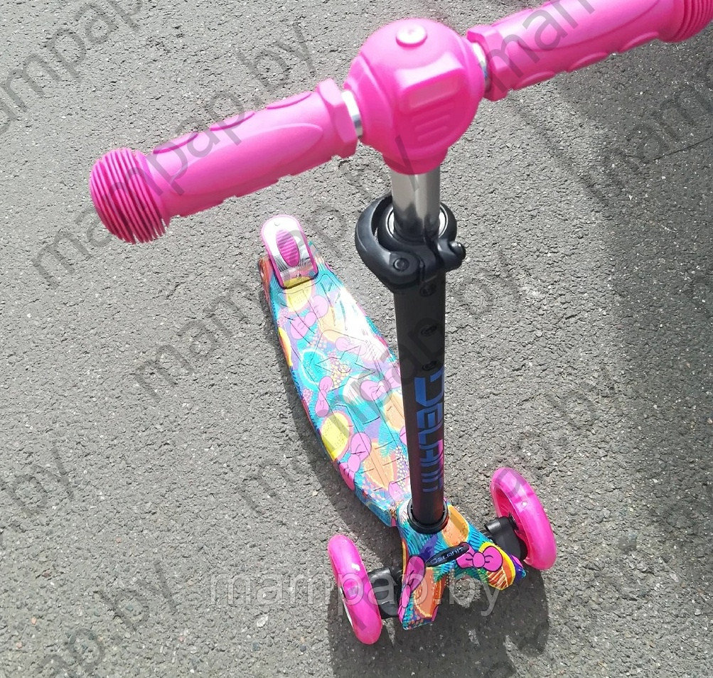 Самокат 3-х колесный maxi граффити розовый  с фонариком.Светящиеся колеса, регул. ручка!
