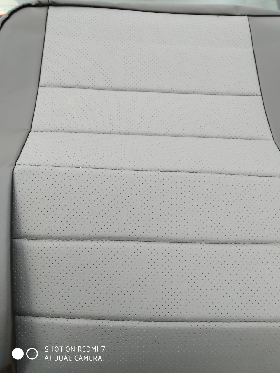 Чехлы экокожа на AUDI А6 C6, спинка 40/60, черно-серые - фото 4 - id-p129074370