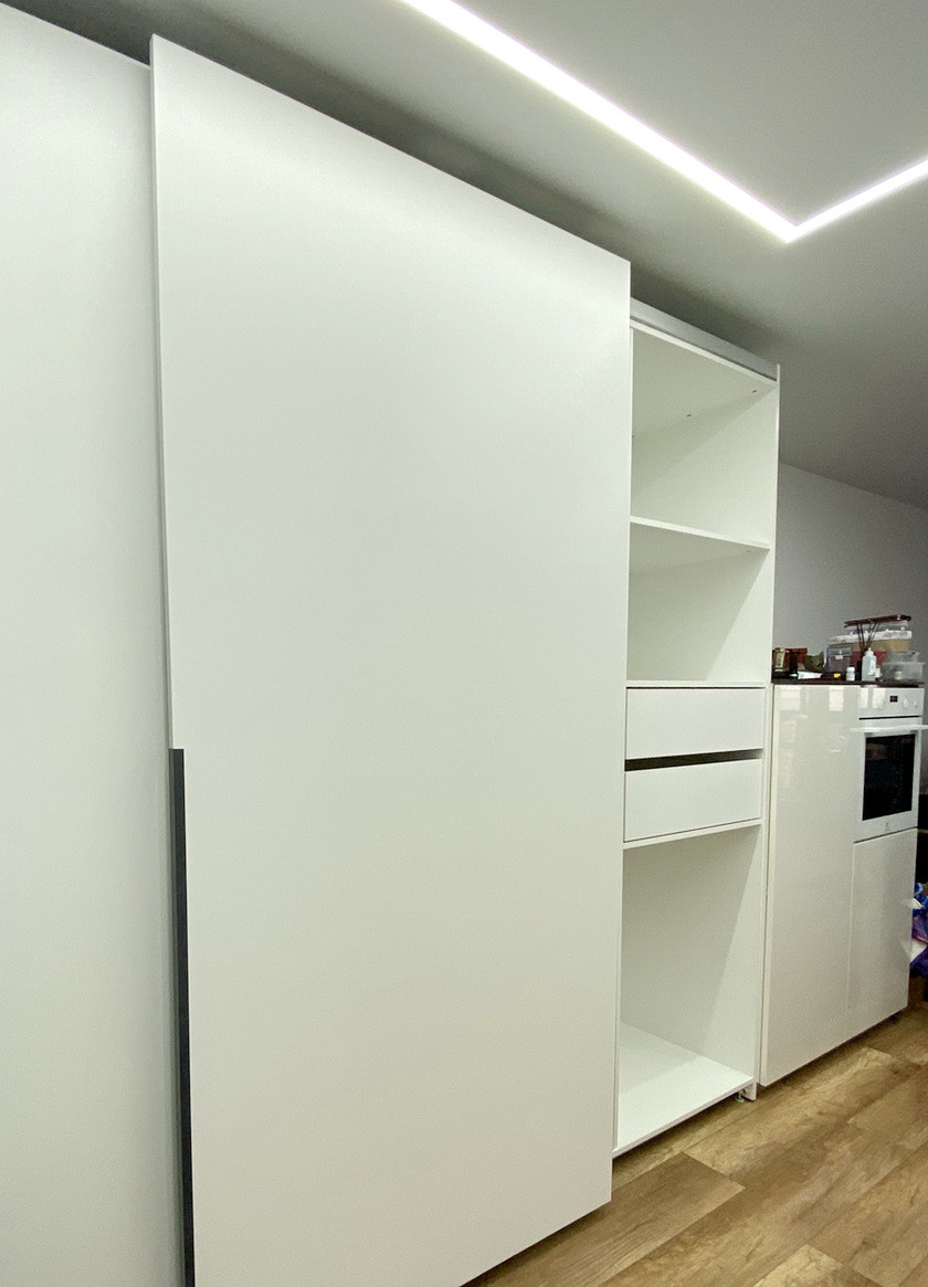 Компланарный шкаф Bortoluzzi (Бортолуцци) SLIDER для современной квартиры с фасадами из ЛДСП EGGER - фото 3 - id-p129947179