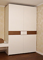 Компланарный шкаф Бортолуцци с вставкой из шпона, эксклюзивными ручками, стол по индивидуальному проекту, фото 1