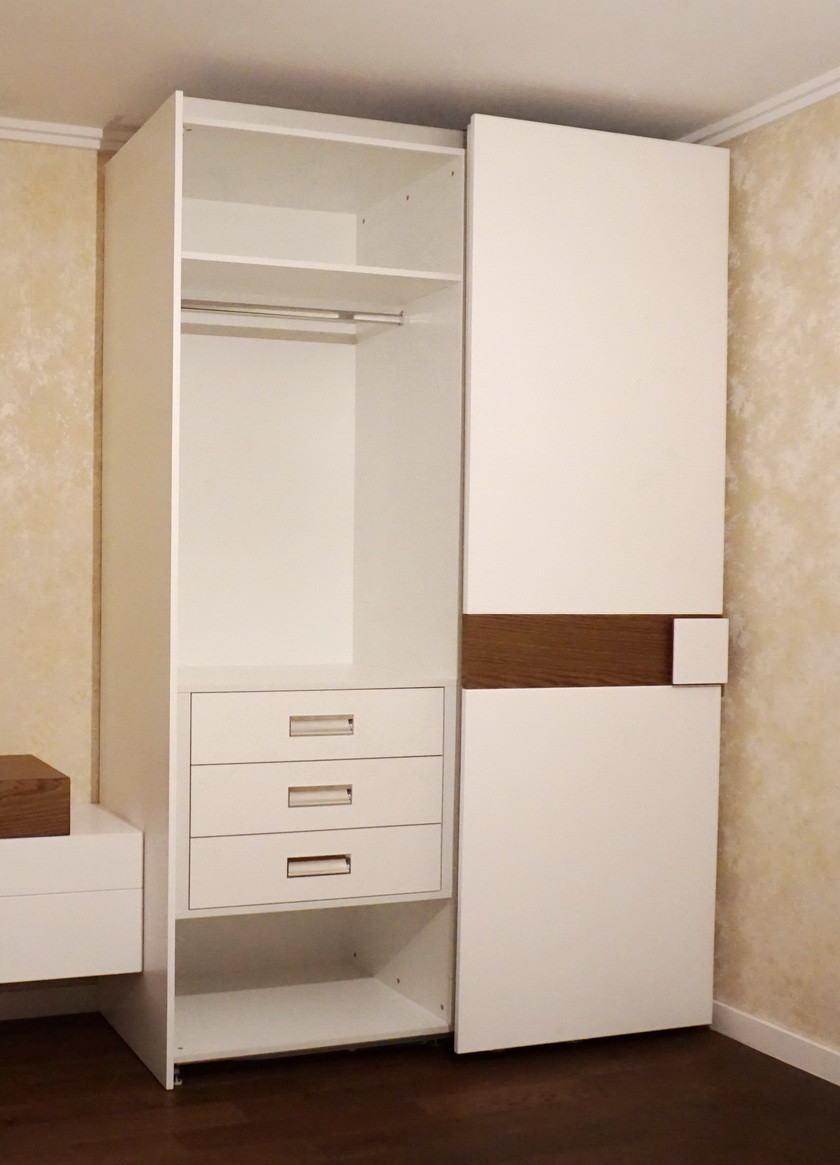 Компланарный шкаф Бортолуцци с вставкой из шпона, эксклюзивными ручками, стол по индивидуальному проекту - фото 5 - id-p129947222