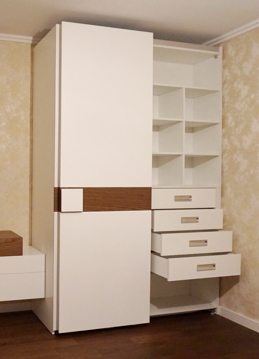 Компланарный шкаф Бортолуцци с вставкой из шпона, эксклюзивными ручками, стол по индивидуальному проекту - фото 6 - id-p129947222