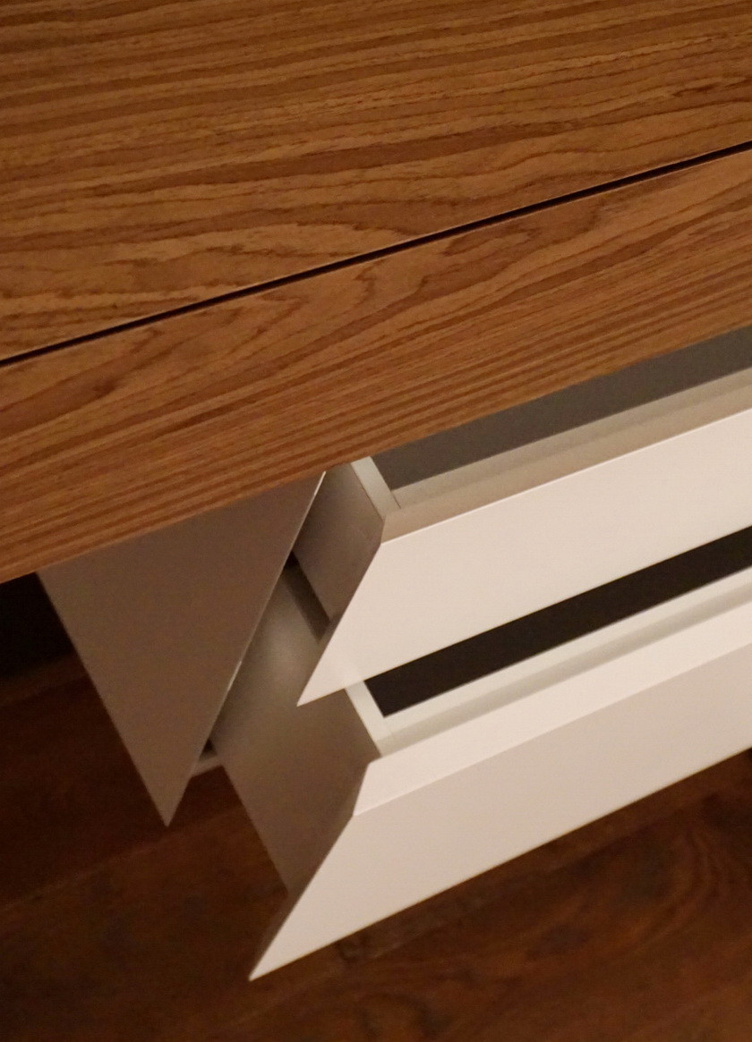Компланарный шкаф Бортолуцци с вставкой из шпона, эксклюзивными ручками, стол по индивидуальному проекту - фото 10 - id-p129947222