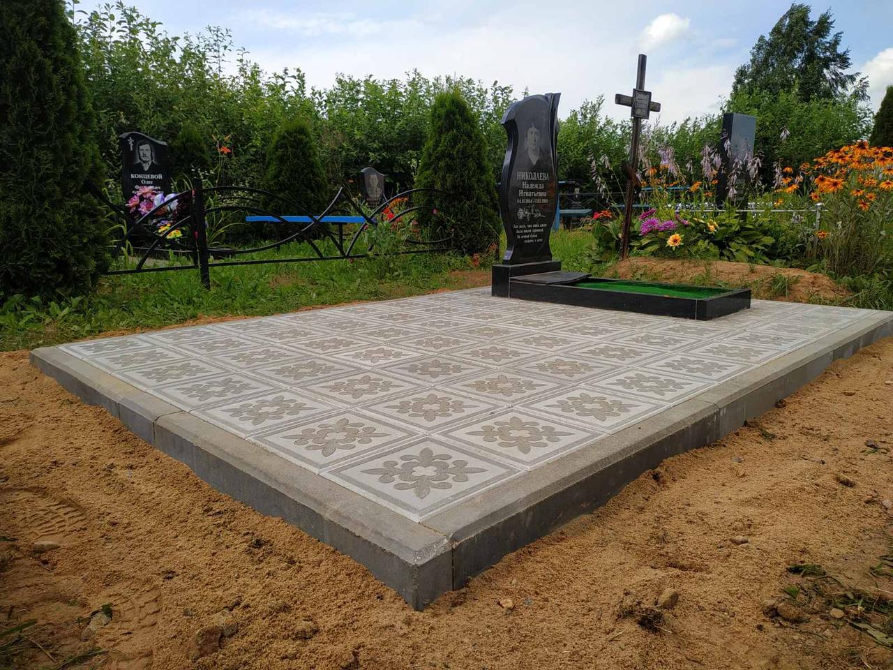 Благоустройство могил тротуарной плиткой в г. Белыничи, г. Круглое, г. Толочин - фото 1 - id-p129987371