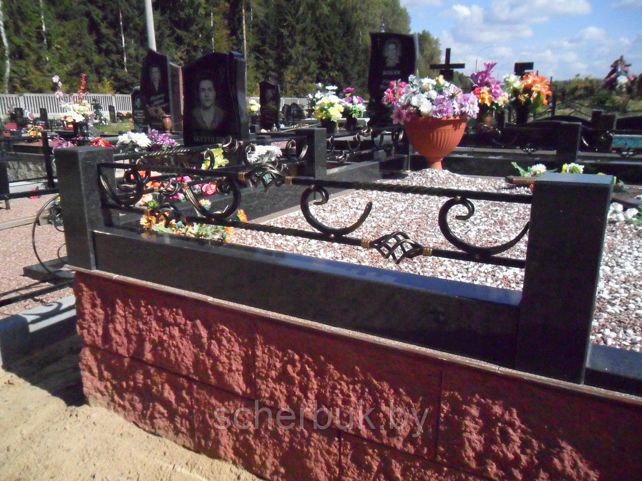 Кованые ограды на могилы в Минске - фото 2 - id-p1864496