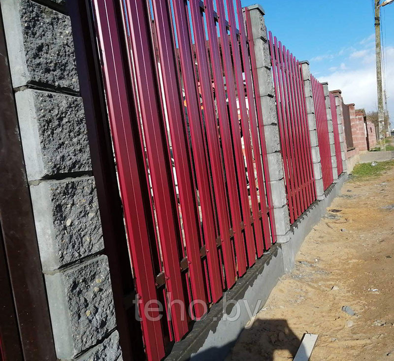 Забор на сборном фундаменте под ключ (металлоштакетник RAL 3005, двойная зашивка, декоративные столбы) - фото 6 - id-p131181382