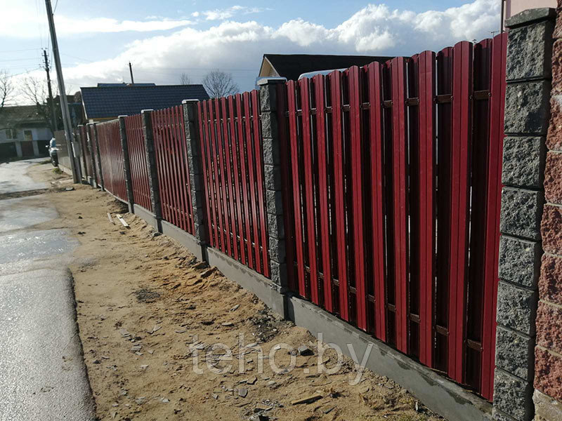 Забор на сборном фундаменте под ключ (металлоштакетник RAL 3005, двойная зашивка, декоративные столбы) - фото 7 - id-p131181382