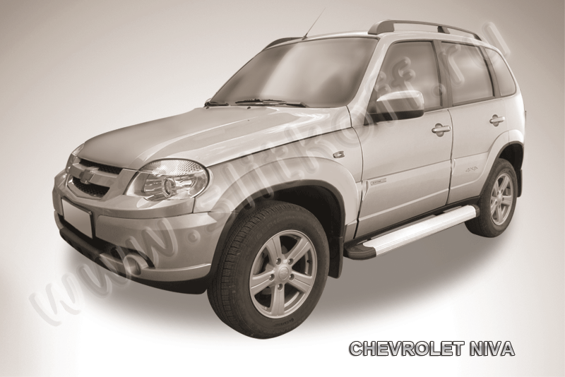 Пороги алюминиевые "Optima Silver" на Chevrolet Niva (Bertone) - фото 2 - id-p131425123
