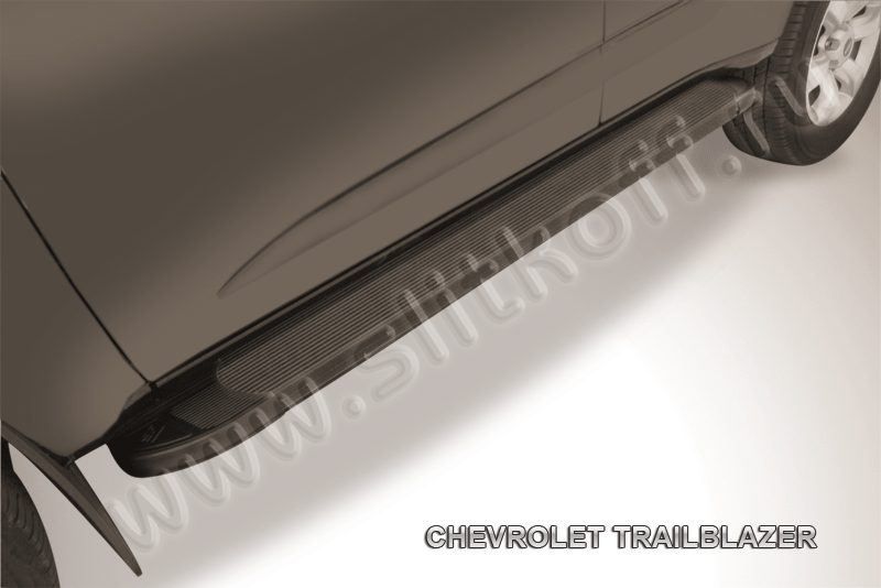 Пороги алюминиевые "Optima Black" на Chevrolet Trailblazer - фото 1 - id-p131425127