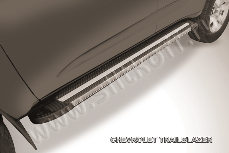 Пороги алюминиевые "Luxe Black" на Chevrolet Trailblazer - фото 1 - id-p131425129