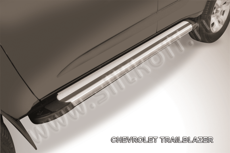 Пороги алюминиевые "Luxe Silver" на Chevrolet Trailblazer - фото 1 - id-p131425130