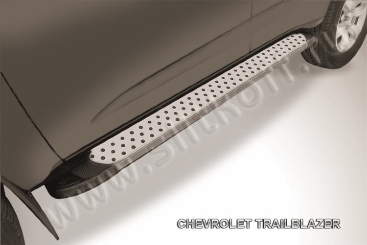 Пороги алюминиевые "Standart Silver" на Chevrolet Trailblazer - фото 3 - id-p131425131