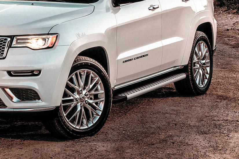 Пороги алюминиевые "Standart Silver" 1550 серебристые Jeep GRAND CHEROKEE (2013)