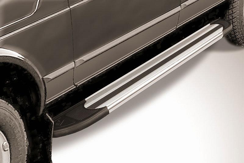 Пороги алюминиевые "Luxe Silver" 1700 серебристые Lada 4x4 (ВАЗ 21213 NIVA 5-дверная)