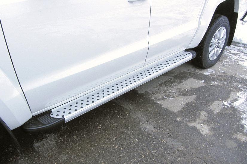 Пороги алюминиевые Standart Silver 2000 серебристые Volkswagen Amarok (2016)