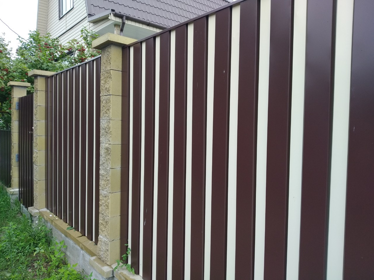 Забор из оцинкованных 3D-панелей - фото 1 - id-p131526644