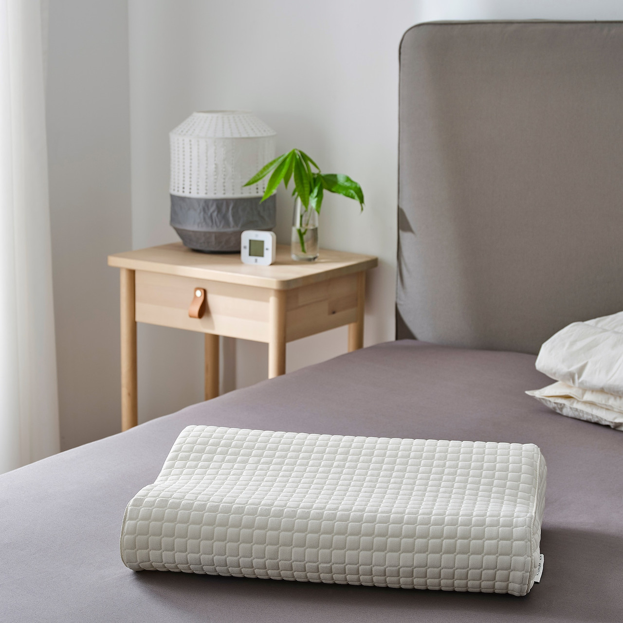 IKEA/ РОЗЕНСКЭРМ Эргономичная подушка для сна на боку, спине 33x50 см - фото 4 - id-p131528116