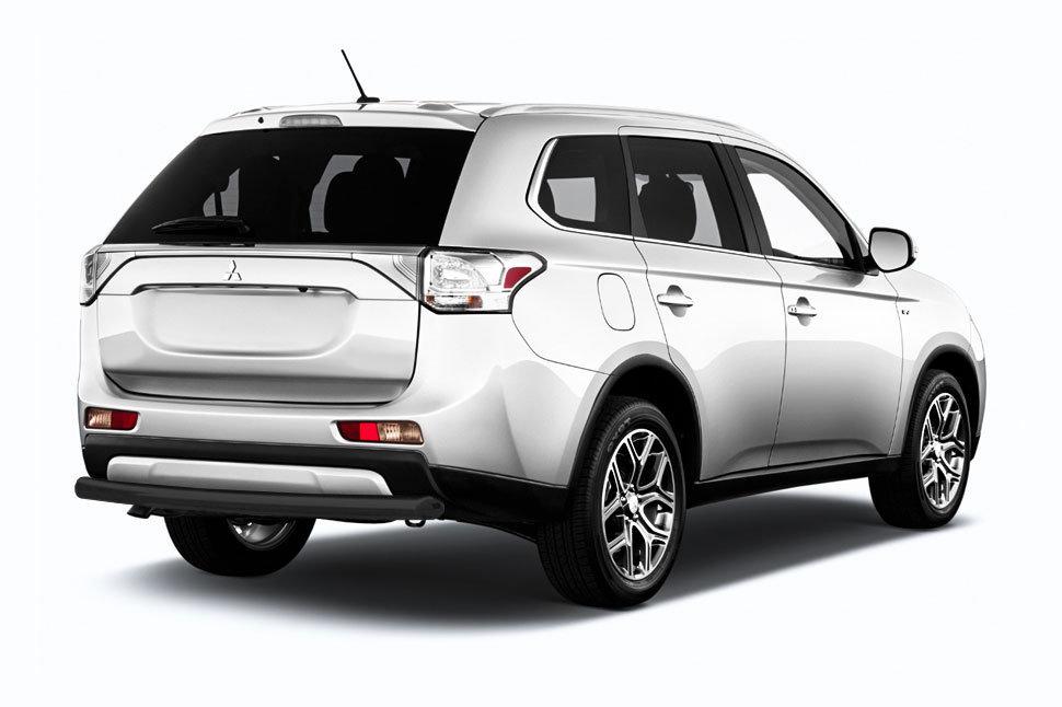 Защита заднего бампера d57  короткая черная Mitsubishi Outlander (2015)