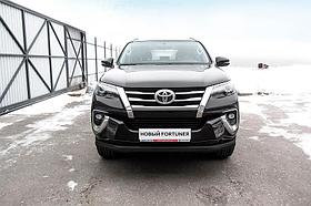 Защита переднего бампера d76 черная Toyota Fortuner (2017)