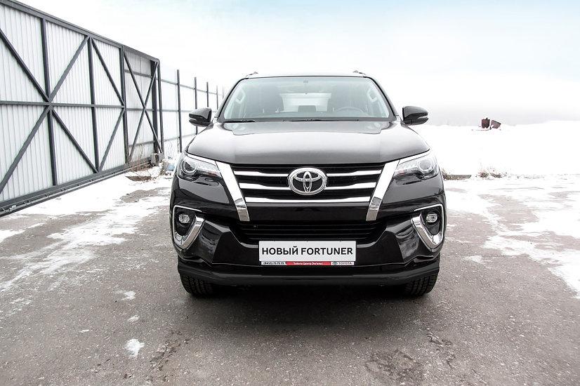 Защита переднего бампера d76 черная Toyota Fortuner (2017)