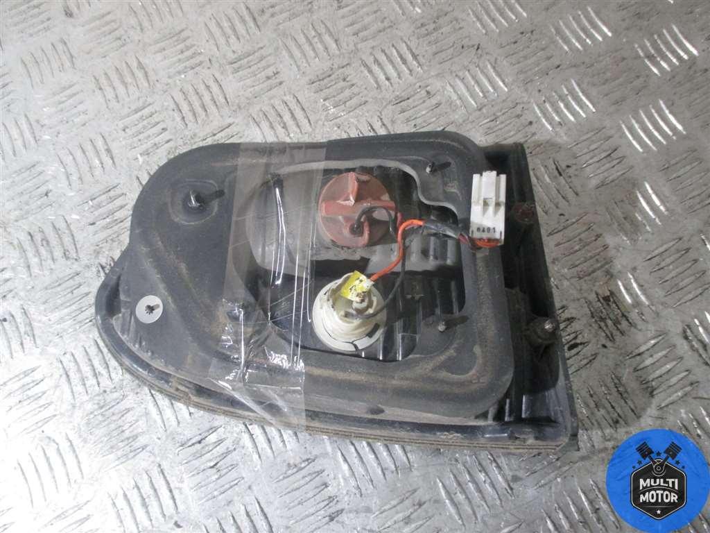 Фонарь крышки багажника правый HYUNDAI H-1 (1997-2007) 2.5 TD D4CB - 110 Лс 2002 г. - фото 1 - id-p131725049