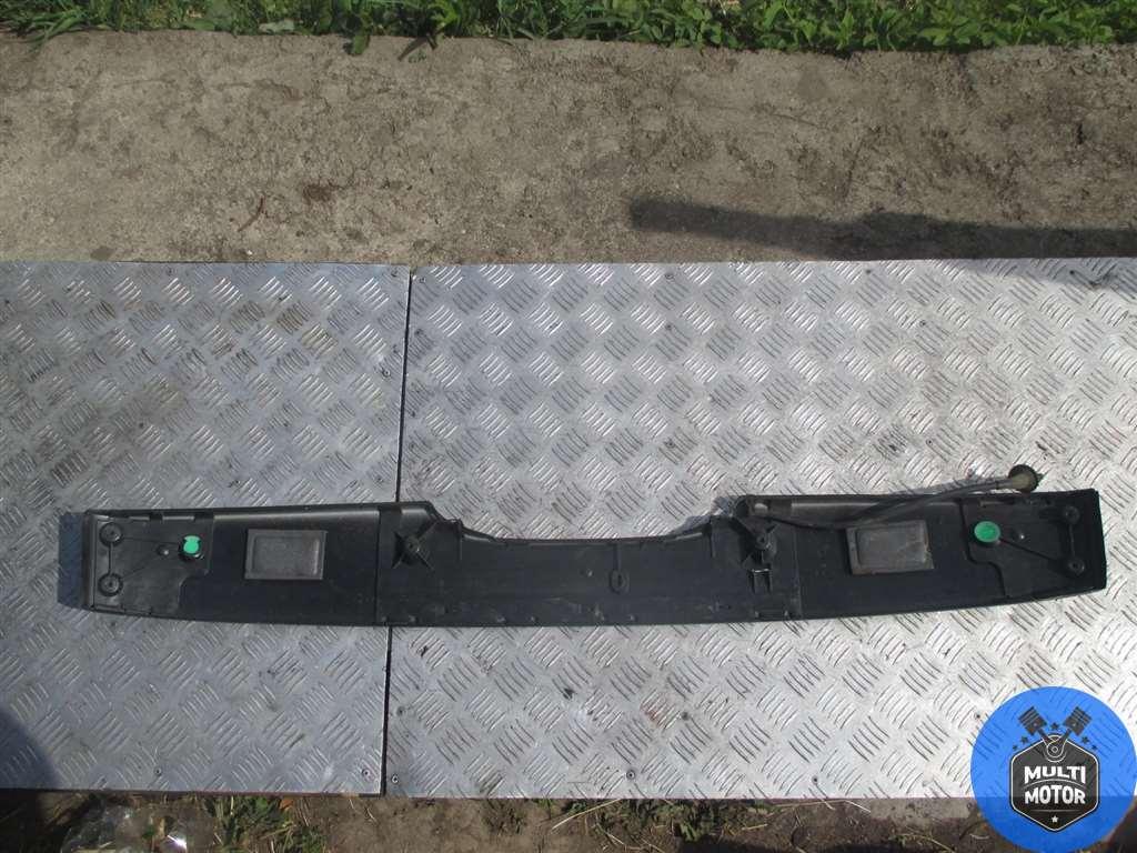 Накладка двери (крышки) багажника RENAULT CLIO II (1998-2005) 1.4 i K7J 700 - 75 Лс 1998 г. - фото 3 - id-p131725283