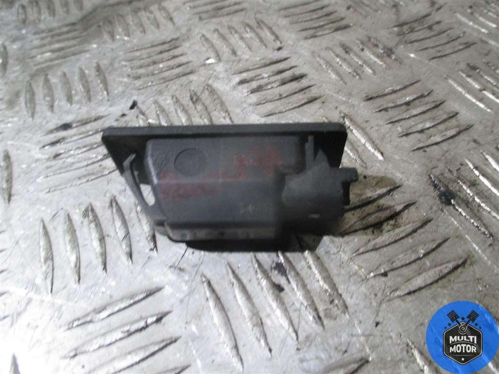 Подсветка номера NISSAN NOTE E11 (2006-2017) 1.5 DCi K9K 608 - 90 Лс 2008 г. - фото 1 - id-p131726841