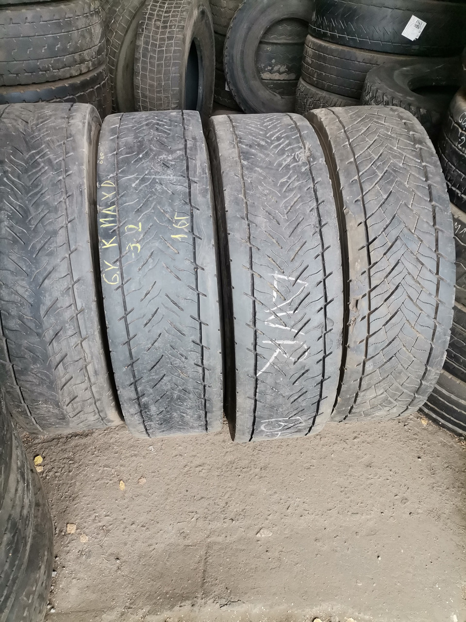 Шины грузовые б/у GoodYear Kmax D,315/80 R22,5, ведущая ось, 4 шт.