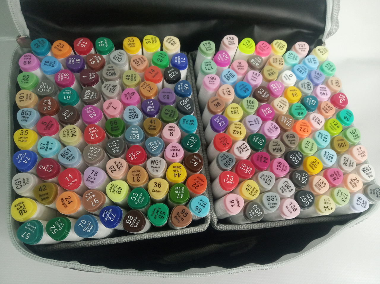 Набор маркеров двухсторонних для скетчинга 168 цветов (2 пера)