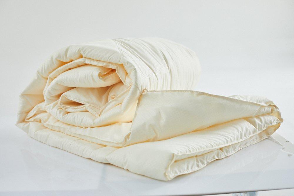 Одеяло синтетическое полутороспальное в чехле из легкой микрофибры 140х205