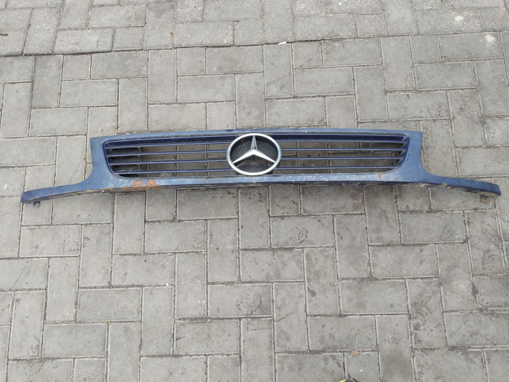 Решетка в бампер Mercedes-Benz Vito W638 2002 - фото 1 - id-p115605141