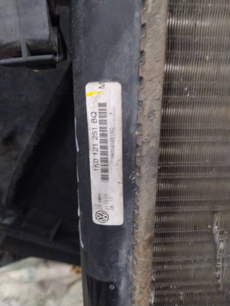 Радиатор основной на Volkswagen Caddy 3 - фото 2 - id-p120096450