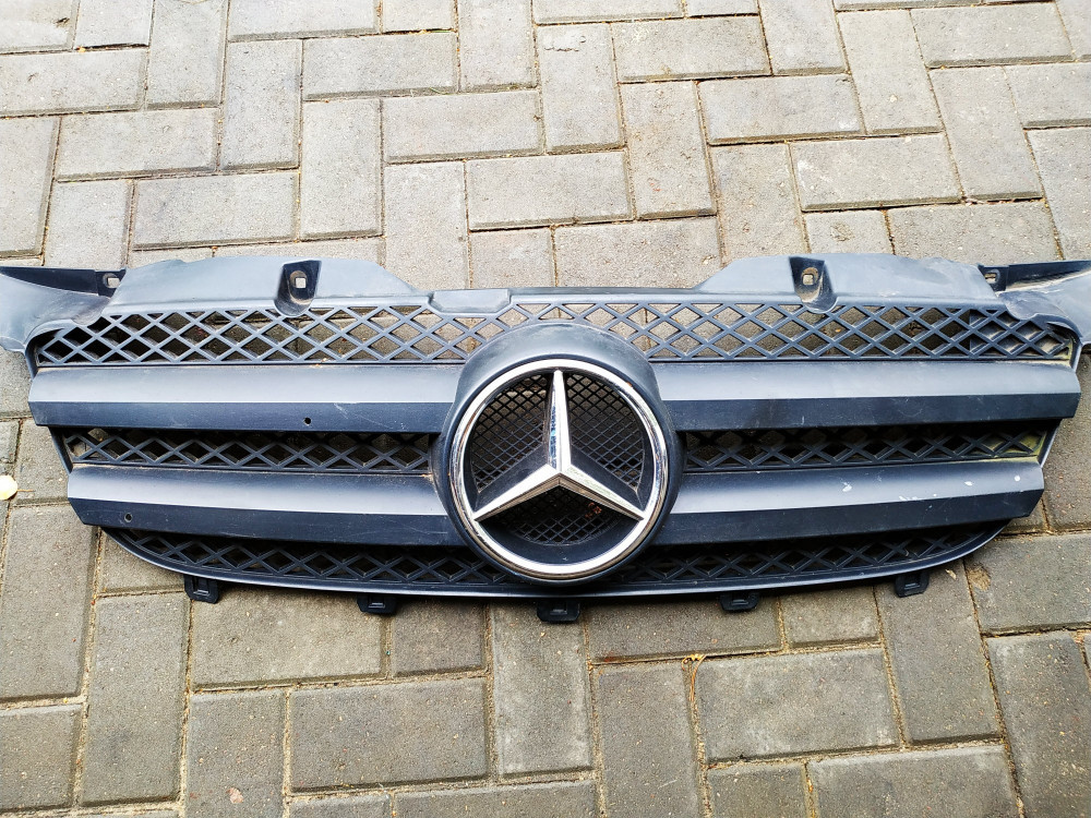 Решетка в бампер Mercedes-Benz Sprinter 2 рест. (W906) 2014 - фото 1 - id-p111781440